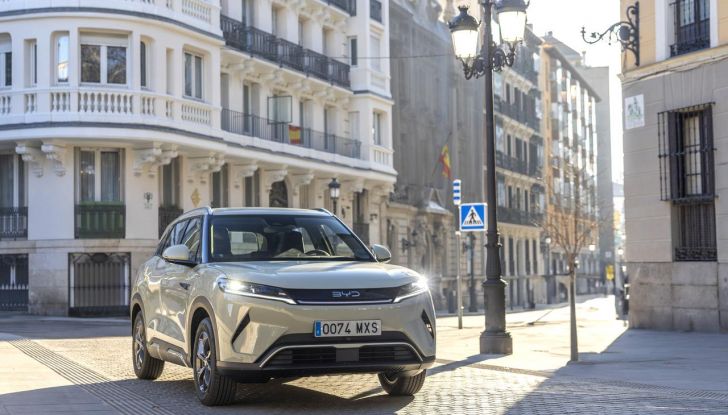 Test drive della BYD Atto2 con cui accelera in Italia con questa SUV compatta elettrica - Foto 23 di 77