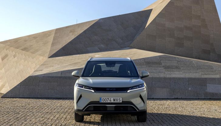 Test drive della BYD Atto2 con cui accelera in Italia con questa SUV compatta elettrica - Foto 38 di 77