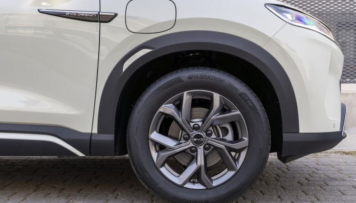 Test drive della BYD Atto2 con cui accelera in Italia con questa SUV compatta elettrica - Foto 39 di 77