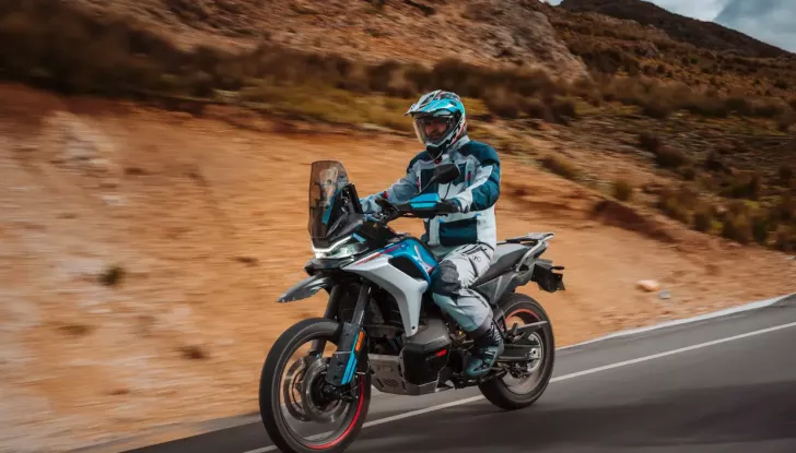 CFMoto 800MT-X: prezzo competitivo per una crossover versatile - Foto 6 di 8