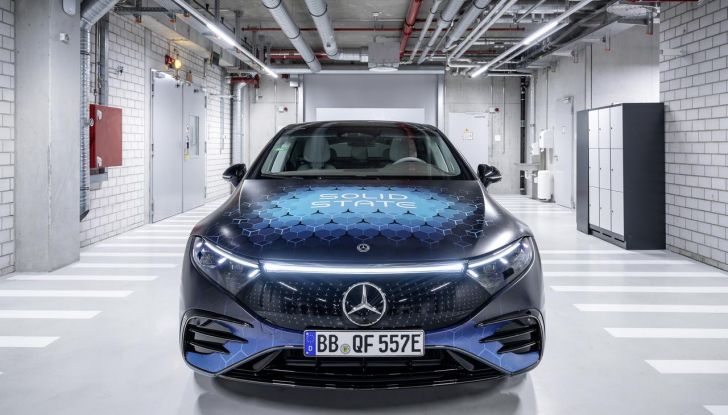 Mercedes EQS con batteria allo stato solido sfonda il muro dei 1000 km - Foto 7 di 16