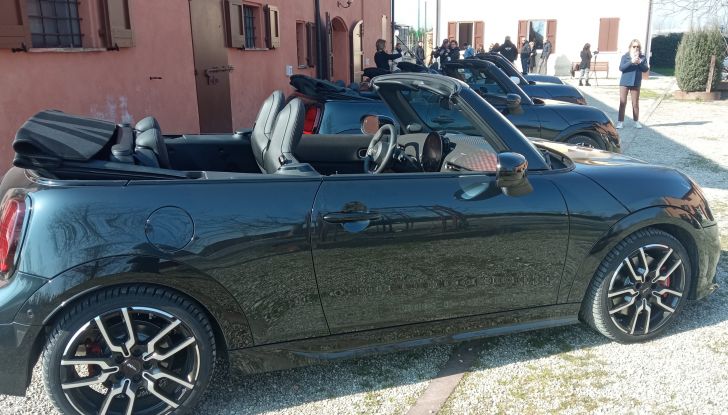 Nuova Mini Cooper Cabrio 2025, test drive e dati tecnici - Foto 23 di 26