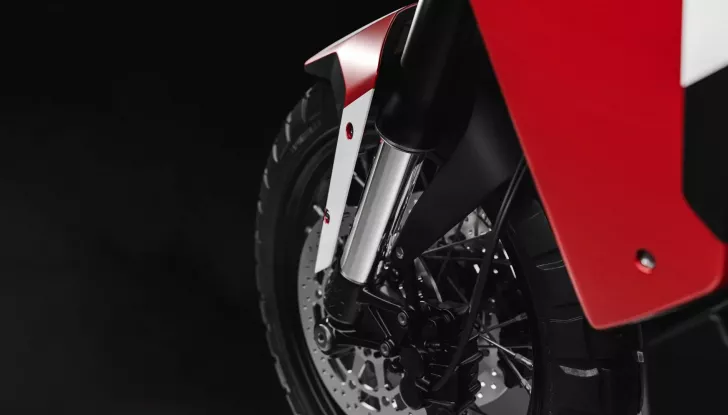 Moto Morini X-Cape 700 2025, prezzo e caratteristiche tecniche - Foto 2 di 10