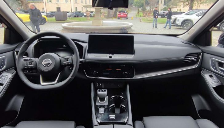 Nissan X-Trail Mild Hybrid e Ariya Nismo 2025: prova su strada, consumi e prezzi - Foto 34 di 41