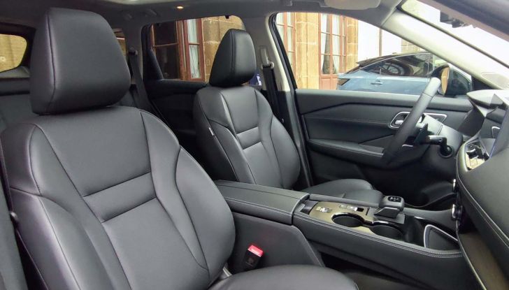 Nissan X-Trail Mild Hybrid e Ariya Nismo 2025: prova su strada, consumi e prezzi - Foto 36 di 41