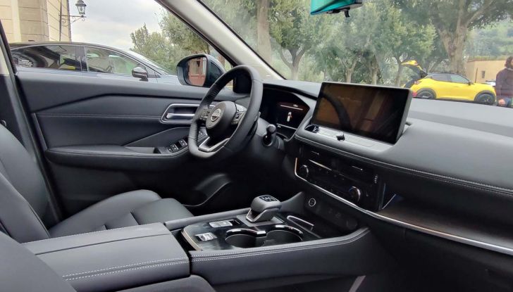 Nissan X-Trail Mild Hybrid e Ariya Nismo 2025: prova su strada, consumi e prezzi - Foto 38 di 41