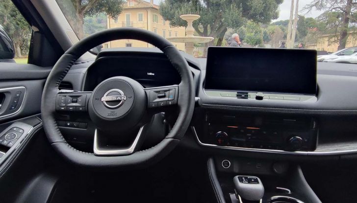 Nissan X-Trail Mild Hybrid e Ariya Nismo 2025: prova su strada, consumi e prezzi - Foto 32 di 41