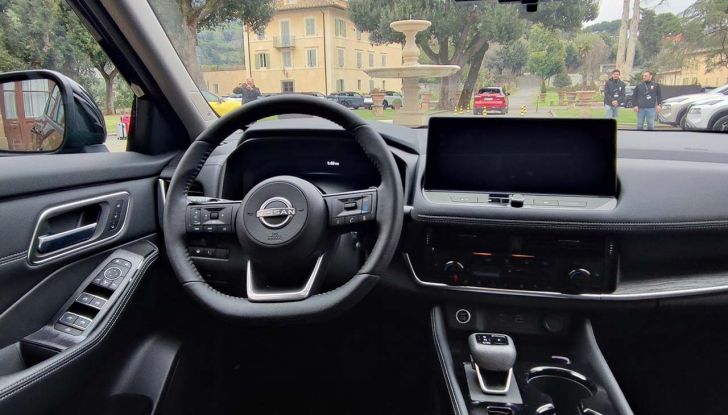 Nissan X-Trail Mild Hybrid e Ariya Nismo 2025: prova su strada, consumi e prezzi - Foto 33 di 41