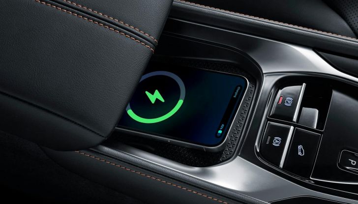 Nuova MG EHS: spazio e comfort da prima classe - Foto 12 di 18