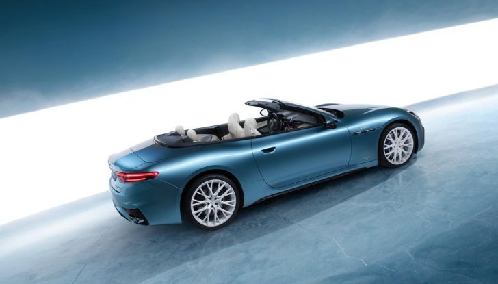 Nuova Maserati GranCabrio diventa più accessibile con 490 CV di puro piacere - Foto 9 di 30