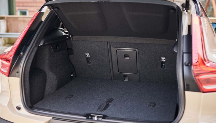 Volvo EX40: caratteristiche tecniche, autonomia e prezzi del SUV elettrico - Foto 12 di 18