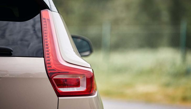 Volvo EX40: caratteristiche tecniche, autonomia e prezzi del SUV elettrico - Foto 6 di 18