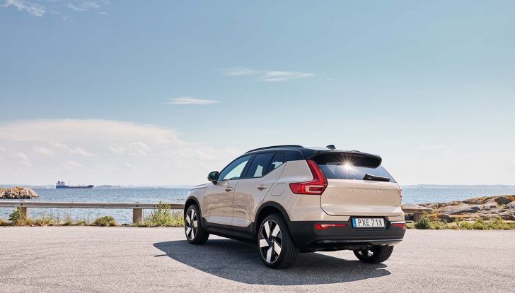 Volvo EX40: caratteristiche tecniche, autonomia e prezzi del SUV elettrico - Foto 8 di 18