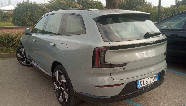 Volvo EX90 e XC90 prova su strada, consumi e prestazioni - Foto 2 di 17