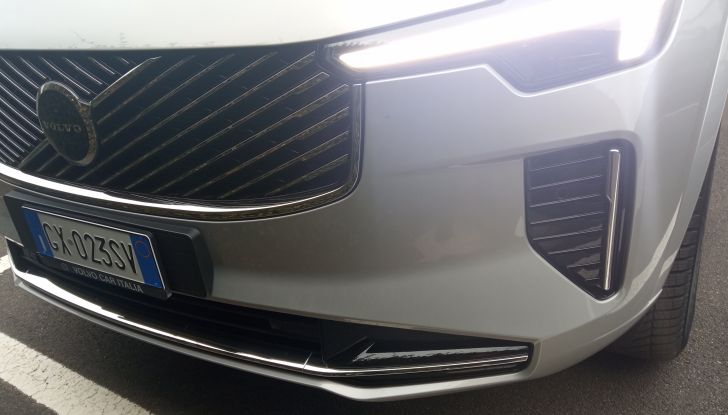 Volvo EX90 e XC90 prova su strada, consumi e prestazioni - Foto 13 di 17