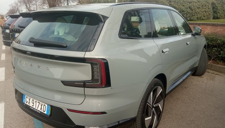 Volvo EX90 e XC90 prova su strada, consumi e prestazioni - Foto 3 di 17
