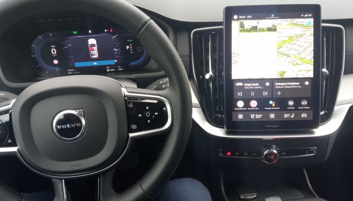 Volvo EX90 e XC90 prova su strada, consumi e prestazioni - Foto 9 di 17