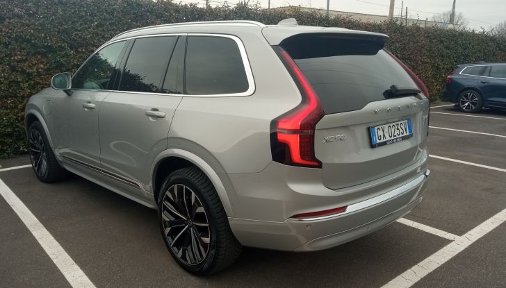 Volvo EX90 e XC90 prova su strada, consumi e prestazioni - Foto 10 di 17