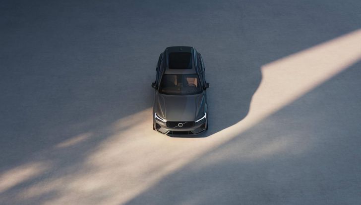 Volvo XC60 si rinnova: il nuovo restyling punta in alto - Foto 10 di 28