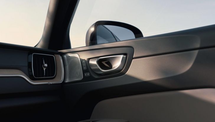 Volvo XC60 si rinnova: il nuovo restyling punta in alto - Foto 26 di 28