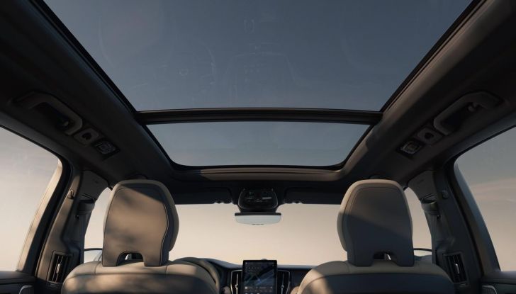 Volvo XC60 si rinnova: il nuovo restyling punta in alto - Foto 19 di 28