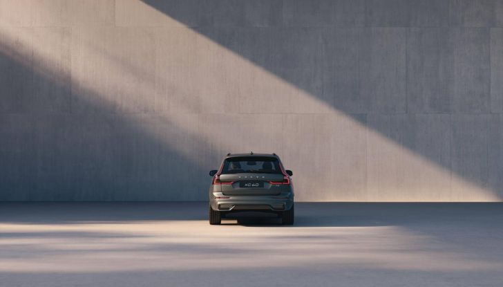 Volvo XC60 si rinnova: il nuovo restyling punta in alto - Foto 7 di 28