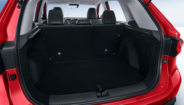 MG ZS: caratteristiche tecniche, autonomia e prezzi del SUV britannico - Foto 17 di 19