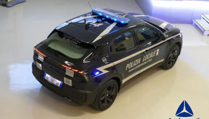 Alfa Romeo Junior in divisa: da city car a veicolo delle forze dell’ordine - Foto 11 di 36