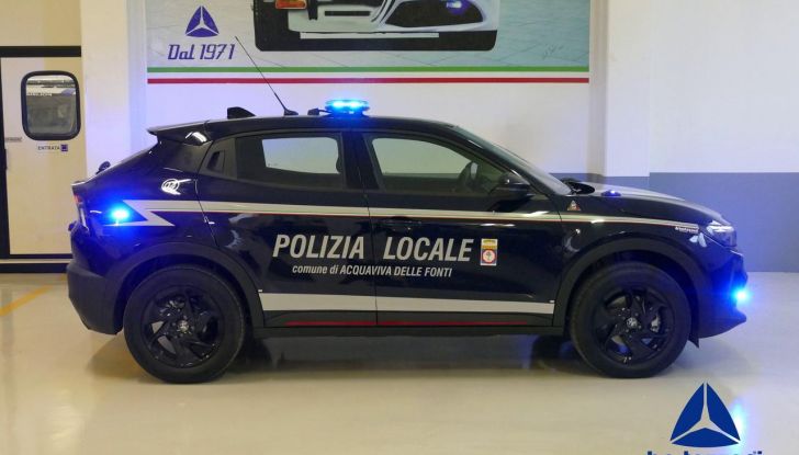 Alfa Romeo Junior in divisa: da city car a veicolo delle forze dell’ordine - Foto 5 di 36