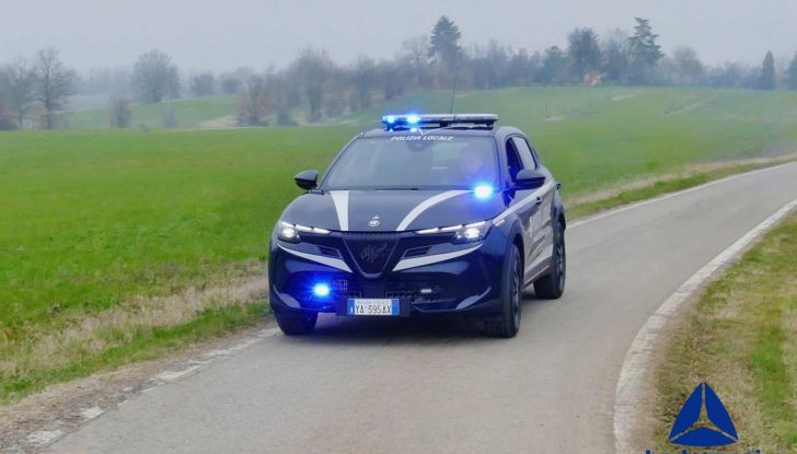 Alfa Romeo Junior in divisa: da city car a veicolo delle forze dell’ordine - Foto 18 di 36