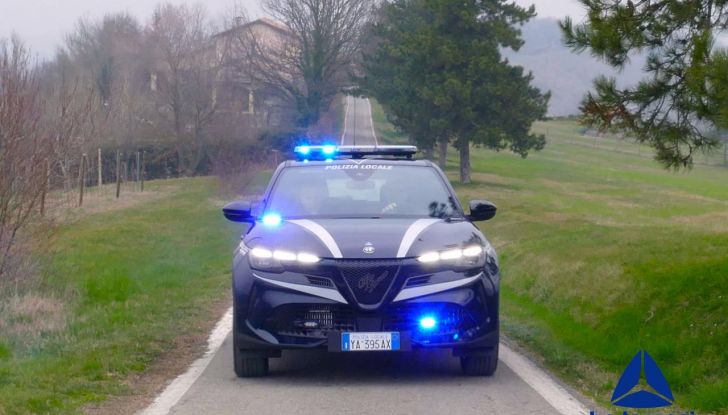 Alfa Romeo Junior in divisa: da city car a veicolo delle forze dell’ordine - Foto 2 di 36