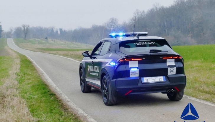 Alfa Romeo Junior in divisa: da city car a veicolo delle forze dell’ordine - Foto 4 di 36
