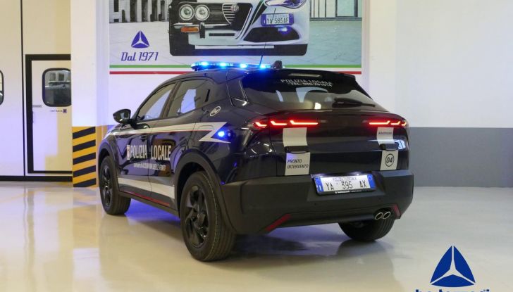 Alfa Romeo Junior in divisa: da city car a veicolo delle forze dell’ordine - Foto 6 di 36