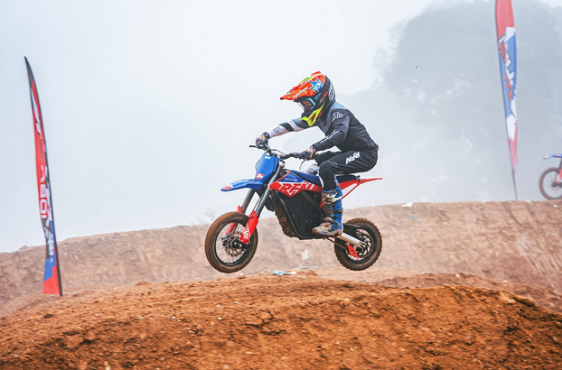 Apollino presenta la serie di moto elettriche fuoristrada RFN Warrior, testate dal campione Mason Ezergailis - Foto 1 di 6