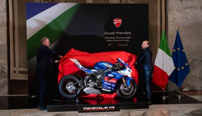 Ducati Panigale V4 Tricolore Italia, una moto che omaggia il trionfo in Azzurro di Ducati al Mugello