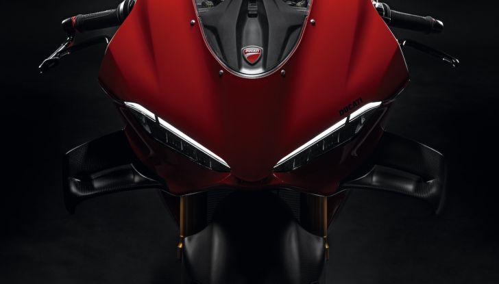 Ducati Panigale V4 S 2025 ancora più esclusiva e performante grazie agli allestimenti Carbon e Carbon Pro - Foto 1 di 8