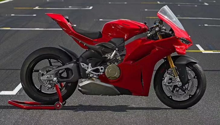 Ducati Panigale V4 S 2025 ancora più esclusiva e performante grazie agli allestimenti Carbon e Carbon Pro - Foto 5 di 8