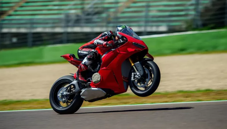 Ducati Panigale V4 S 2025 ancora più esclusiva e performante grazie agli allestimenti Carbon e Carbon Pro - Foto 8 di 8