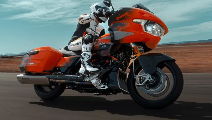 Harley-Davidson Road Glide RR: potenza e tecnologia a un prezzo stellare - Foto 2 di 10