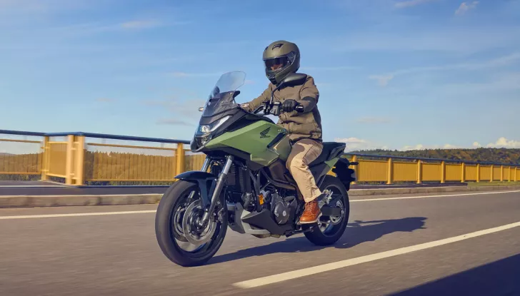 Honda NC750X 2025, prezzo ribassato di 700 euro - Foto 3 di 8