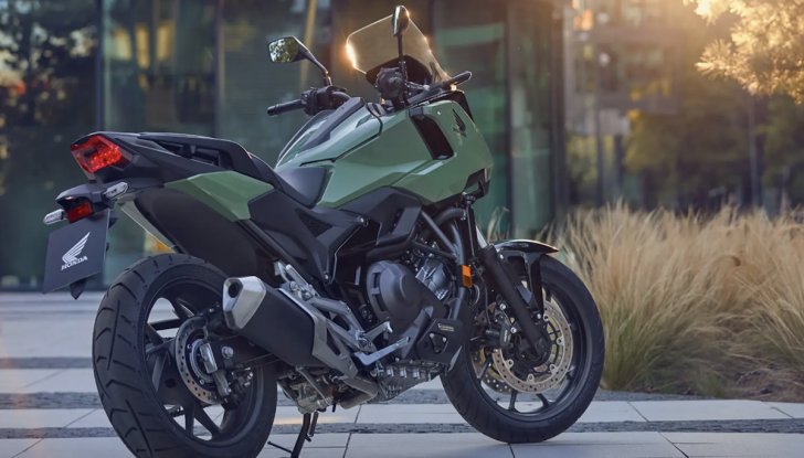 Honda NC750X 2025, prezzo ribassato di 700 euro - Foto 6 di 8