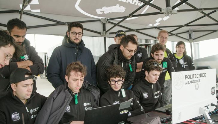 Maserati MC20 infrange il muro dei 318 km/h senza pilota a bordo grazie all’IA - Foto 15 di 17