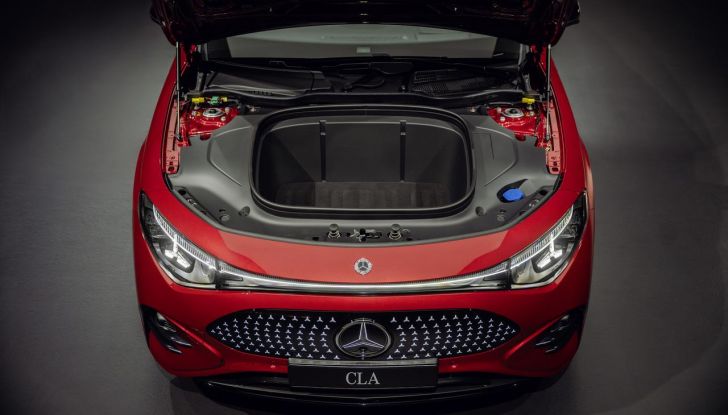 Mercedes CLA 2026: debutta la nuova generazione sia ibrida che elettrica - Foto 23 di 62