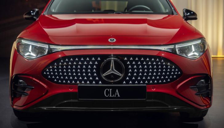 Mercedes CLA 2026: debutta la nuova generazione sia ibrida che elettrica - Foto 9 di 62