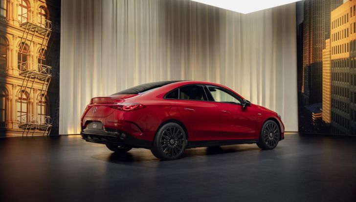 Mercedes CLA 2026: debutta la nuova generazione sia ibrida che elettrica - Foto 12 di 62
