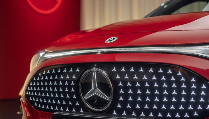 Mercedes CLA 2026: debutta la nuova generazione sia ibrida che elettrica - Foto 16 di 62