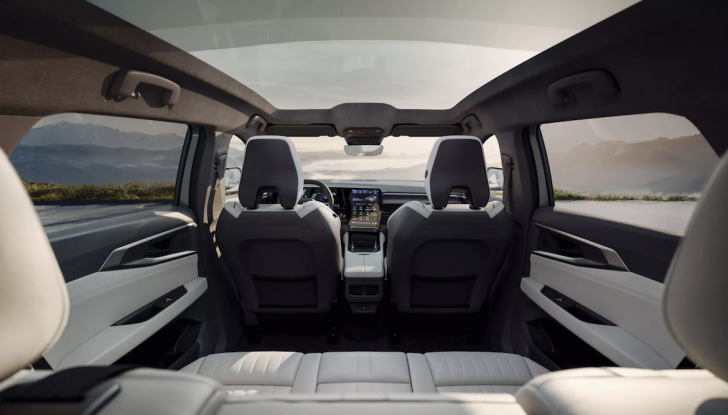 Renault Espace 2025: restyling high-tech per la familiare ibrida - Foto 3 di 12