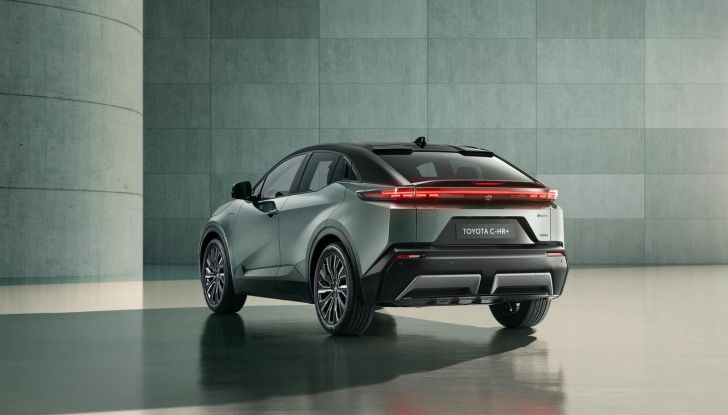 Toyota C-HR+: debutta il nuovo SUV coupé a zero emissioni - Foto 5 di 19