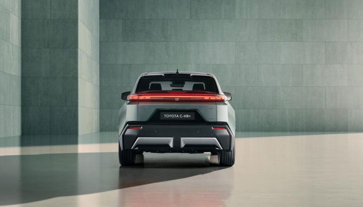 Toyota C-HR+: debutta il nuovo SUV coupé a zero emissioni - Foto 7 di 19