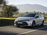 Toyota Corolla Touring Sports 2025: la station wagon si rinnova e diventa autocarro